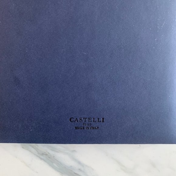 Nike Notebook + Pin set - Picture 3 of 8